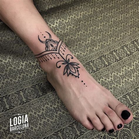 tatuajes para el pie de mujer|Tatuajes en los pies: los 20 símbolos más utilizados。